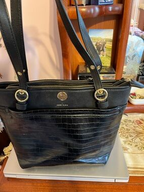 Anne Klein Black Croc-Embossed med size bag with Gold Accents